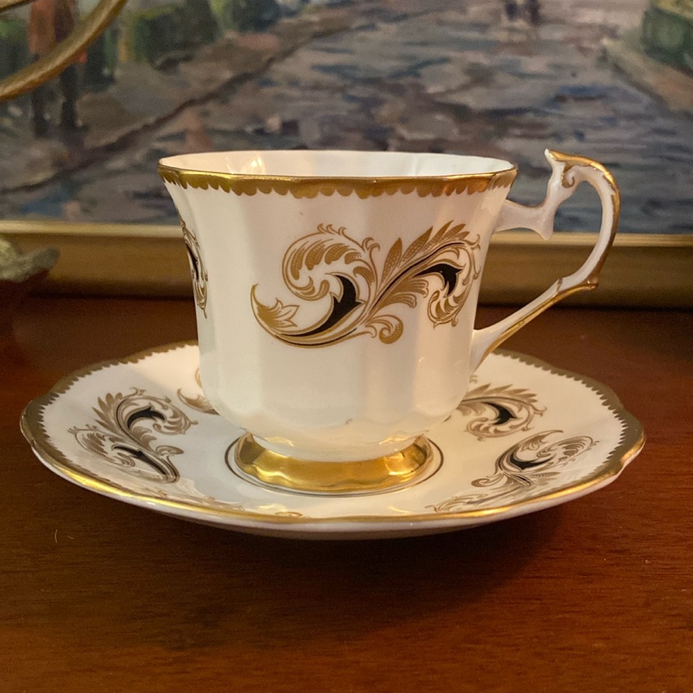 Vintage Elizabethan bone China Taylor & Kent teacup & saucer gold& black white